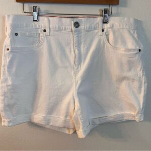 NWT - Eddie Bauer Short Slightly Curvy High Rise Size 14 White Cuffed Raw Hem